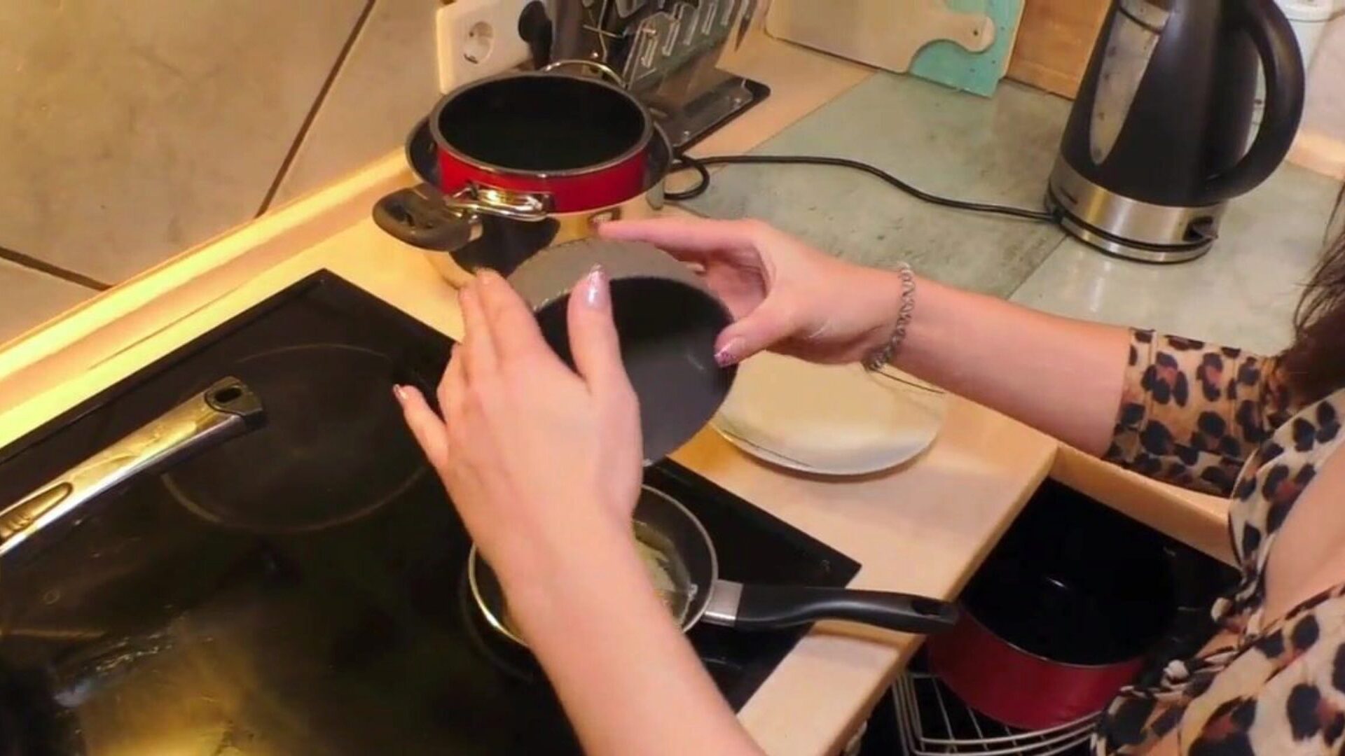 Cum on food - German non-professional teen copulates in the kitchen and eats jizz