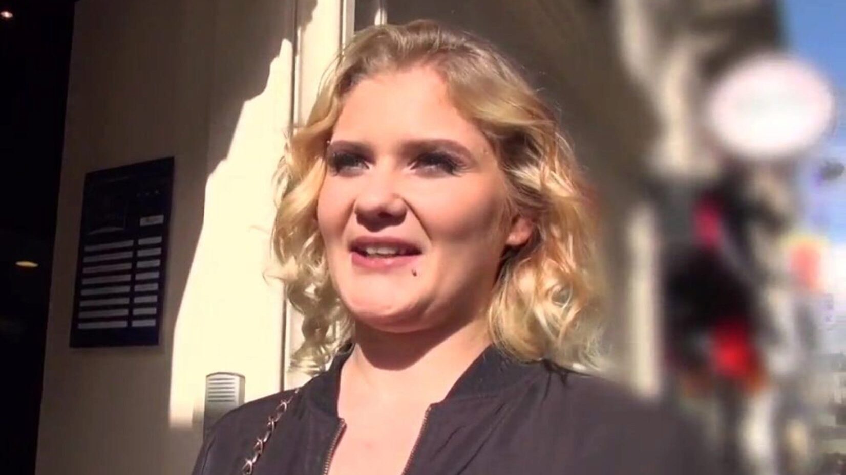 Sophie likes a three-some penetrate with Samira previous to going home